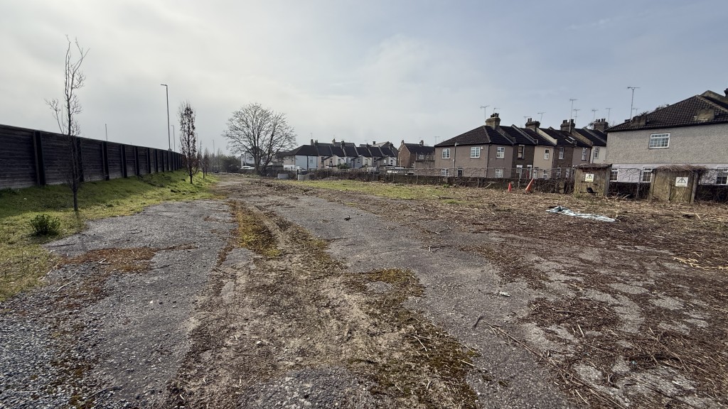 Lot: 24 - OPEN YARD AND LAND OFF KING EDWARD ROAD WITH POTENTIAL - External image of whole site from northern boundary looking south